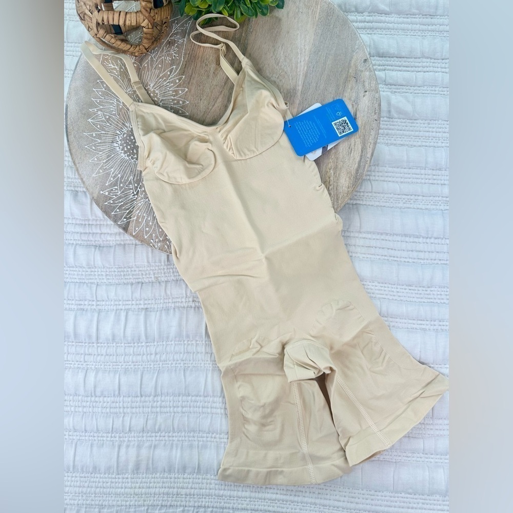 Sensil Womens Slimming Smoothing Body Shaper Beige MT200277 Size XS/S NWT